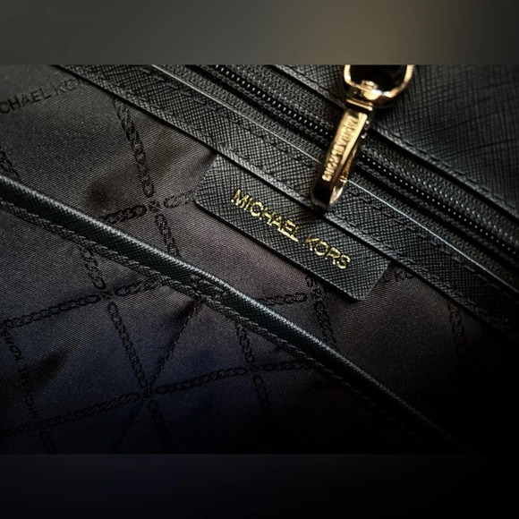 Michael Kors Jet Set Travel Large Tote Black - Picture 9 of 15